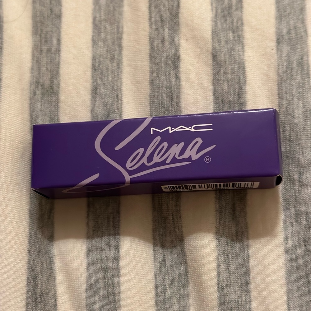 SELENA X Mac Amplified lipstick Como la Flor